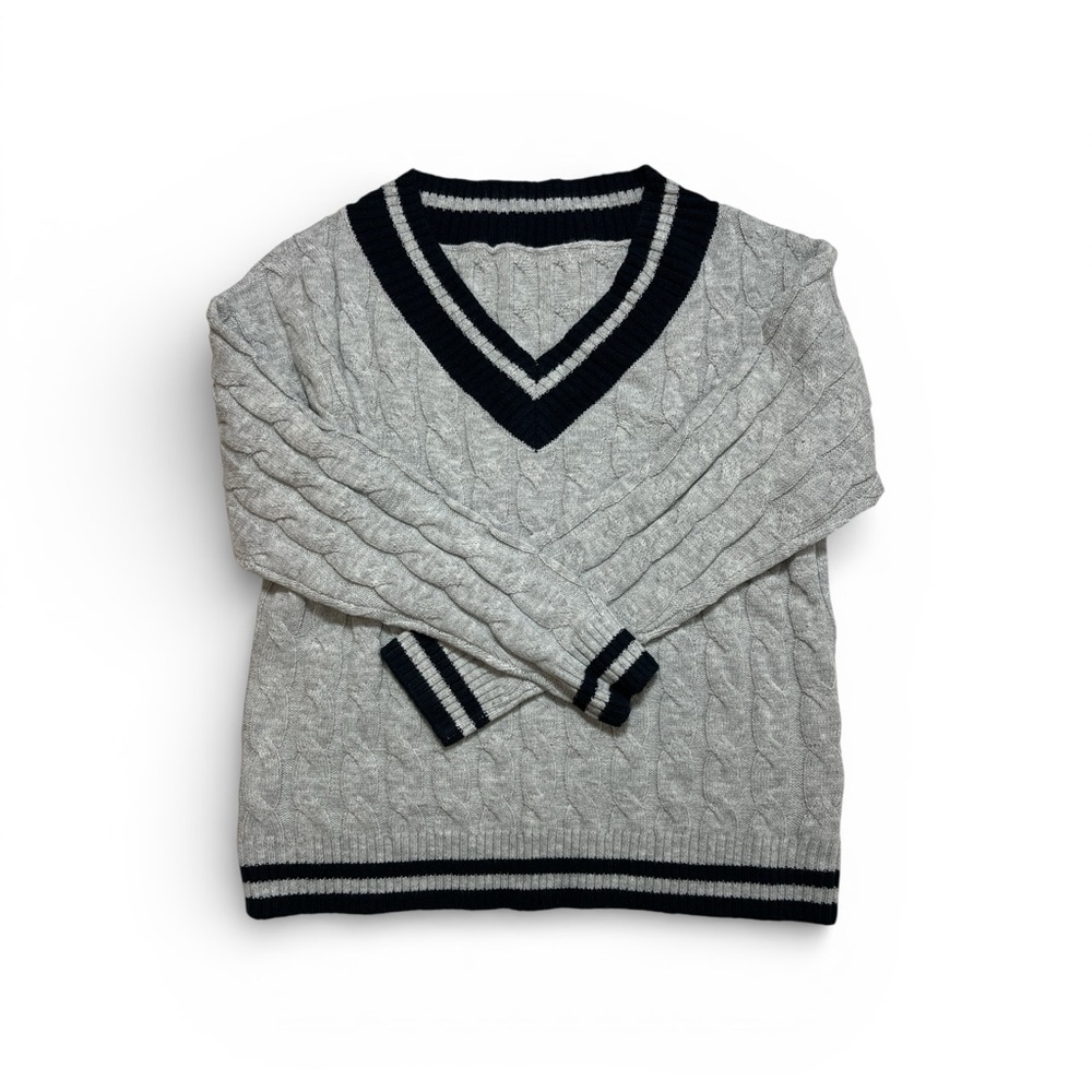 Woman's Gray Cable Knit Sweater with Black Trim